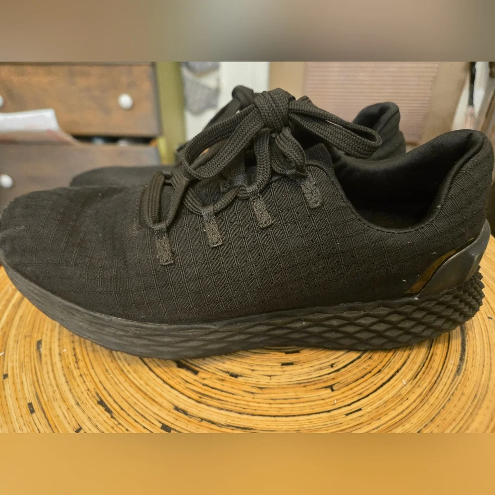 Nobull women's size 7 Allday Ripstop triple black